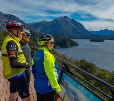 Kevin & Julia Thomasson Cycling on the  tour with redspokes
